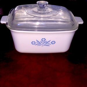 VINTAGE 1970’s Corning Ware 1 1/2 Quart Cornflower Pattern